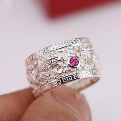 Bạc 925 có thể tạo ra các mẫu trang sức có mức độ chi tiết tinh xảo cực cao